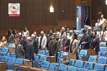 नेपाल में तीन मंत्रियों की बर्खास्तगी पर अड़ा विपक्ष, संसद में हंगामा, प्रधानमंत्री से मांगा जवाब