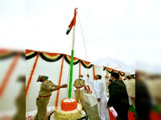 तेलंगाना स्थापना दिवस: मुख्यमंत्री ने फहराया राष्ट्रीय ध्वज, राज्यपाल ने दी शुभकामनाएं