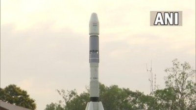 : भारतीय अंतरिक्ष अनुसंधान संगठन (ISRO) 36 उपग्रहों को ले जाने वाला भारत का सबसे बड़ा LVM3 रॉकेट लॉन्च