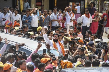 महाराष्ट्र के मुख्यमंत्री ने रामलला के दर्शन किए; राम मंदिर के सहारे साधा उद्धव ठाकरे पर निशाना