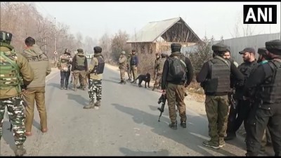 दक्षिण कश्मीर के शोपियां जिले के शिरमल इलाके में सुरक्षा बलों ने एक IED जैसा पदार्थ बरामद