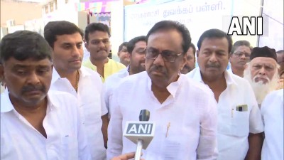 तमिलनाडु: कांग्रेस उम्मीदवार ईवीकेएस एलंगोवन ने इरोड (पूर्व) उपचुनाव के लिए मतदान