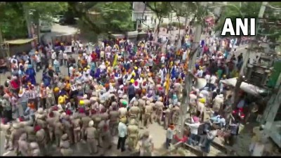 पटियाला में दो समूहों के बीच झड़प, बड़ी संख्या में पुलिस की तैनाती