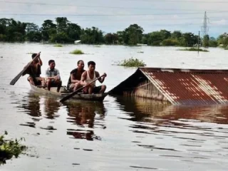 असम में बाढ़ की स्थिति गंभीर, 25 लाख से अधिक लोग प्रभावित