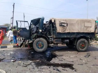 राजगढ़ : आर्मी ट्रक का टायर फटा, बेकाबू होकर यात्री बस से टकराई, छह की मौत
