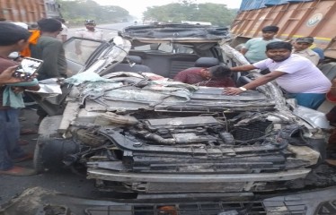 बिहार : भागलपुर में ट्रक-कार की टक्कर में तीन की मौत