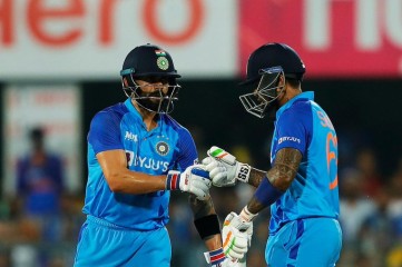 भारत और दक्षिण अफ्रीका के बीच गुवाहाटी में खेले जा रहे दूसरे टी-20 मैच में 3 विकेट के नुकसान पर 237 रन बनाए