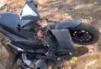 छतरपुरः ट्रक की टक्कर से स्कूटी सवार तीन युवकों की मौत