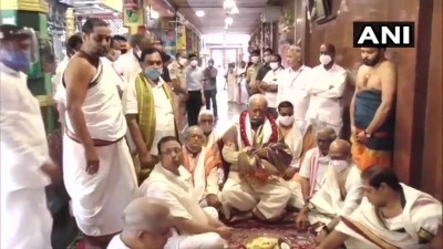 आंध्र प्रदेश: आरएसएस प्रमुख मोहन भगवत विजयवाड़ा के मां दुर्गा मंदिर पहुंचकर पूजा की।