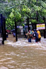 मिचौंग तूफान के असर से पानी-पानी चेन्नई को आज मिल सकती है राहत