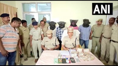 ओडिशा: टिटिलागढ़ पुलिस ने जाली नोटों के साथ 4 लोगों को गिरफ़्तार किया।