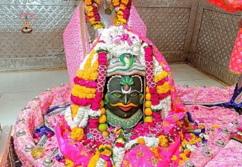 शिव नवरात्रि का दूसरा दिनः शेषनाग रूप में सजे भगवान महाकाल