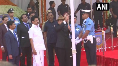 चेन्नई में 74वें गणतंत्र दिवस पर राज्यपाल आरएन रवि और मुख्यमंत्री एमके स्टालिन की उपस्थिति में तिरंगा फहराया गया।