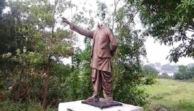 ओडिशा में बीजू पटनायक की प्रतिमा को विरूपित करने के आरोप में झामुमो के छह कार्यकर्ता हिरासत में