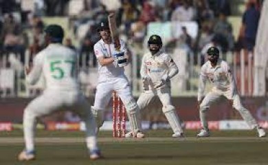 इंग्लैंड के खिलाफ पाकिस्तान को जीत के लिए 263 रन की जरूरत