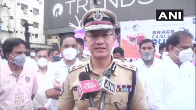 ग्रेस कैंसर रन 2020'(कैंसर अवेयरनेस रन)  आंध्र प्रदेश के पुलिस महानिदेशक दामोदरने हरी झंडी दिखाकर रवाना किया