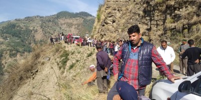 हिमाचल के कुल्लू में खाई में गिरी बोलेरो, चार की मौत