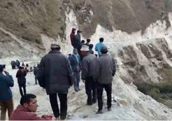 उत्तराखंड के चमोली में वाहन खाई में गिरने से 12 लोगों की मौत