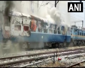 बिहार के ‘अग्निपथ’ योजना के खिलाफ प्रदर्शन हिंसक हुआ, प्रदर्शनकारियों ने ट्रेनों में लगाई आग