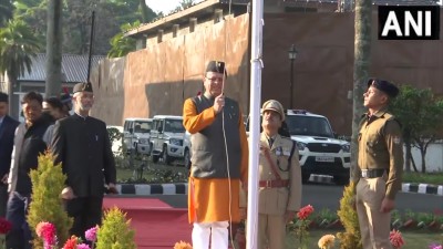 उत्तराखंड: राज्य के मुख्यमंत्री पुष्कर सिंह धामी ने देहरादून में 74वें गणतंत्र दिवस के अवसर पर राष्ट्रीय ध्वज फहराया।