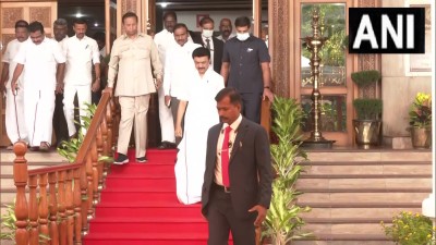 तमिलनाडु के मुख्यमंत्री एम. के. स्टालिन तमिलनाडु भवन से रवाना हुए।