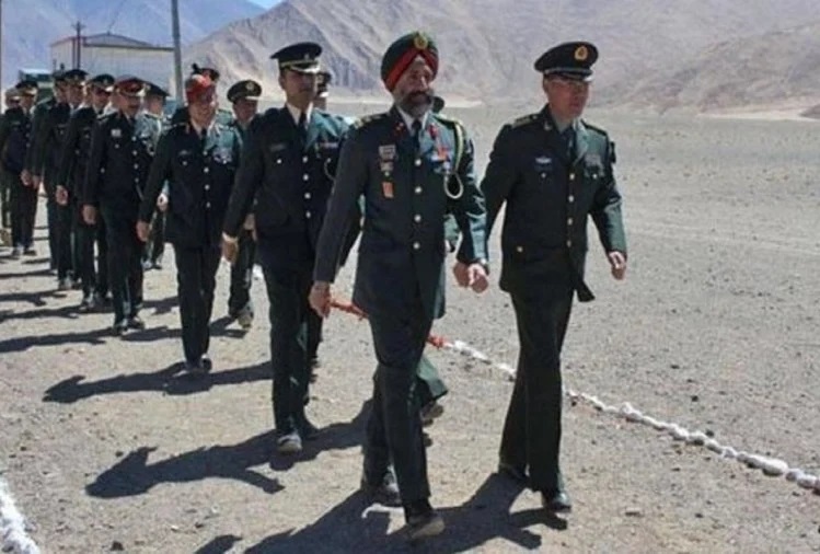 लाइन ऑफ एक्चुअल कंट्रोल (एलएसी) मंगलवार को भारत और चीन के सैन्य अधिकारियों के बीच बातचीत हुई है.कमांडर स्तर की 12 घंटे से ज्यादा लंबी बातचीत हुई.
