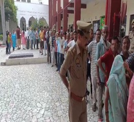 कानपुर: कड़ी सुरक्षा के बीच तीन लोकसभा क्षेत्रों के लिए मतदान शुरू