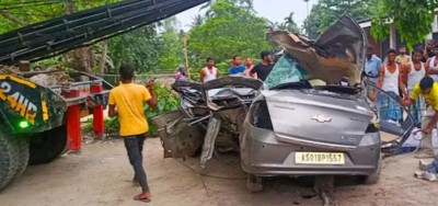 तेज रफ्तार वाहन पेड़ से टकराया, चार लोगों की मौत