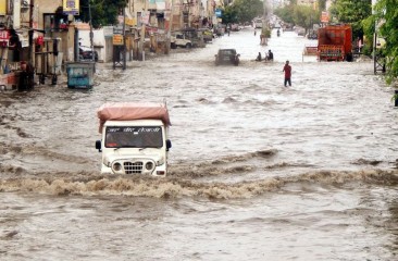 भारी बारिश की चेतावनी के बीच राजस्‍थान में कई क्षेत्रों में बारिश का दौर जारी