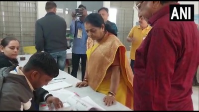 गुजरात विस चुनाव : पहले एक घंटे में औसतन 4.92 प्रतिशत मतदान