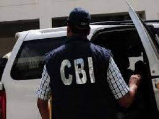 सीबीआई ने रिश्वत लेने के मामले में गुजरात के आईएएस अधिकारी के परिसरों पर छापे मारे