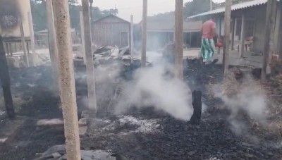 आगजनी के पीड़ित परिवार वालों को दी गई राहत सामग्री,आगजनी में 76 घर जले