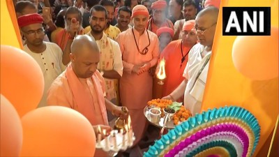 मुख्यमंत्री योगी आदित्यनाथ ने कृष्ण जन्माष्टमी के अवसर पर गोरखपुर के गोरखनाथ मंदिर में पूजा-अर्चना की।