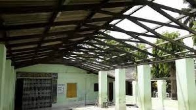 ओडिशा : शव रखने के लिए इस्तेमाल स्कूल की पुरानी इमारत को गिराने का काम शुरू