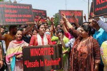 कश्मीरी पंडितों ने किया प्रदर्शन, घाटी से बाहर बसाने की मांग तेज