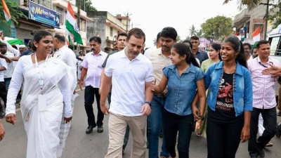 कांग्रेस सांसद राहुल गांधी ने पार्टी की 'भारत जोड़ो यात्रा' के 19वें दिन की शुरुआत पलक्कड़ ज़िले के शोरनूर से की।