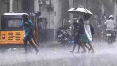 तमिलनाडु में भारी बारिश के बीच बचाव कर्मियों ने सूझ-बूझ का परिचय दिया