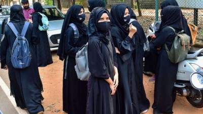 हिजाब पर पाबंदी का विरोध करने वाली 5 लड़कियां छोड़ेंगी कॉलेज, ये है वजह