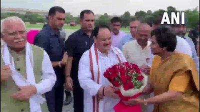 हरियाणा के मुख्यमंत्री मनोहर लाल खट्टर ने पंचकूला में भाजपा के राष्ट्रीय अध्यक्ष जेपी नड्डा का स्वागत किया।