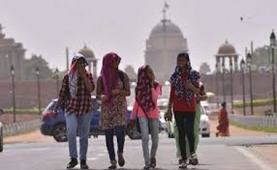 दिल्ली में रही उमस भरी गर्मी