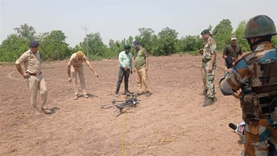 जम्मू सीमा पर ड्रोन से गिराया गया हथियारों का जखीरा बरामद, मुठभेड़ में आतंकवादी की मौत