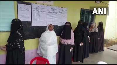 कर्नाटक, तेलंगाना, आंध्र प्रदेश में उपुचनावों के लिए मतदान आरंभ