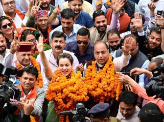 हिमाचल में भाजपा का तूफानी चुनाव प्रचार, कांग्रेस उम्मीदवारों के चयन में उलझी