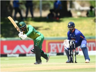 वान डेर डुसेन और बावुमा के शतक, दक्षिण अफ्रीका ने भारत को 297 रन का लक्ष्य दिया