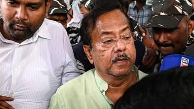 प. बंगाल: ज्योतिप्रिय मलिक पर गिरी राशन घोटाले की गाज, मंत्री पद से छुट्टी
