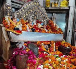 कानपुर : चैत्र नवरात्र के पहले दिन देवी मंदिरों में भक्तों की लगी भीड़