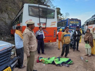 श्री नैना देवी में अनियंत्रित बस की चपेट में आई महिला, मौत