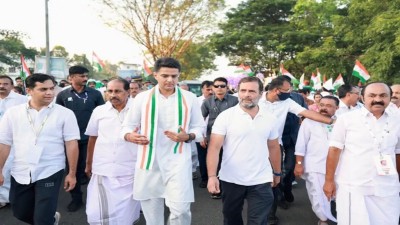 कांग्रेस सांसद राहुल गांधी की 'भारत जोड़ो यात्रा' कल केरल राज्य को पूरा करने के बाद आज कर्नाटक में प्रवेश