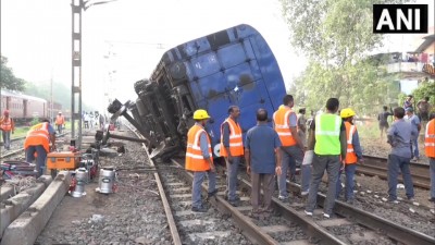 आंध्र प्रदेश के राजमुंदरी यार्ड में डाउन लाइन पर एनएमजी रेक पटरी से उतरी। ट्रेन सेवाएं आंशिक रूप से प्रभावित हुईं: