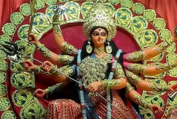 पश्चिम बंगाल: महालया के अवसर पर लोगों ने किया तर्पण, दुर्गा पूजा की हुई शुरुआत